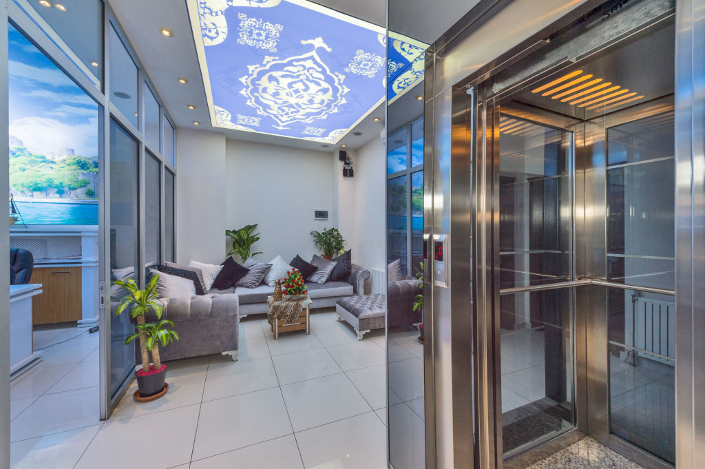 Raimond Hotel 8