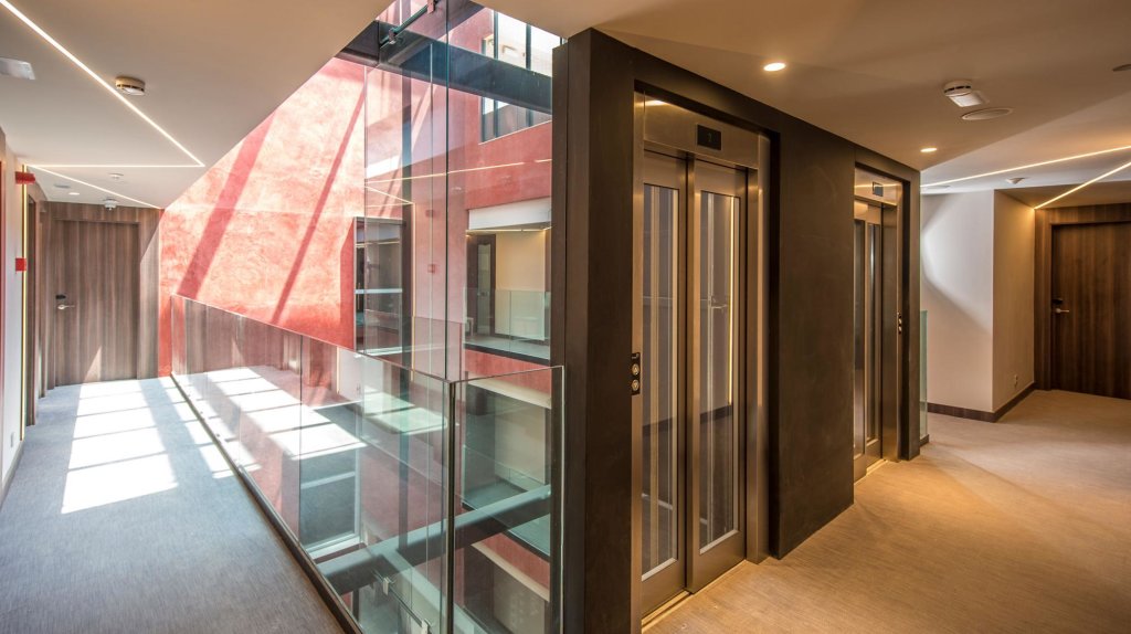 Arya Stadium Hotel 8