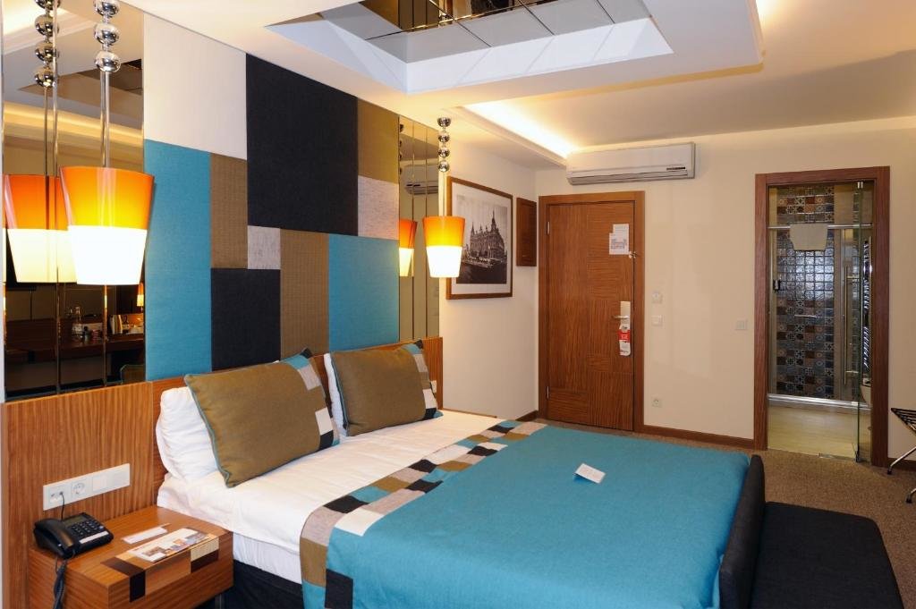 Collage Pera Hotel - Special Class 11