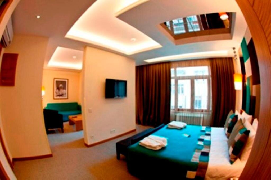 Collage Pera Hotel - Special Class 8