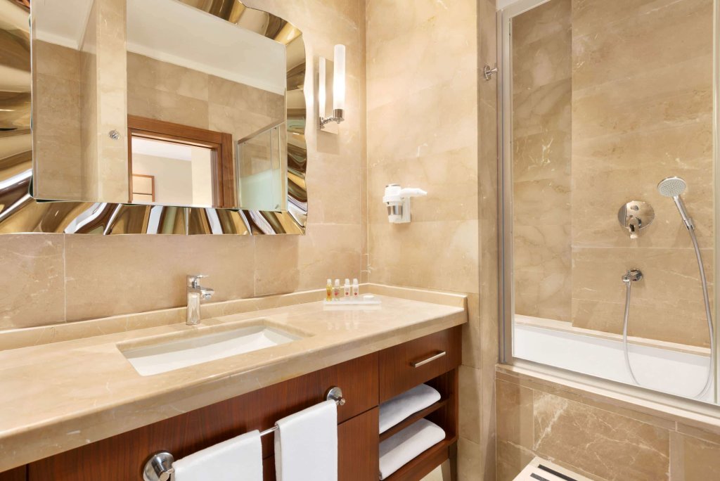 Days Hotel by Wyndham Istanbul Maltepe 8