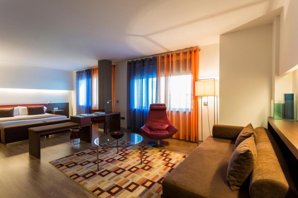 Ayre Hotel Gran Via 11