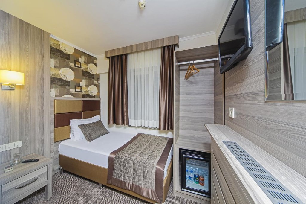 Pera Arya Hotel 2