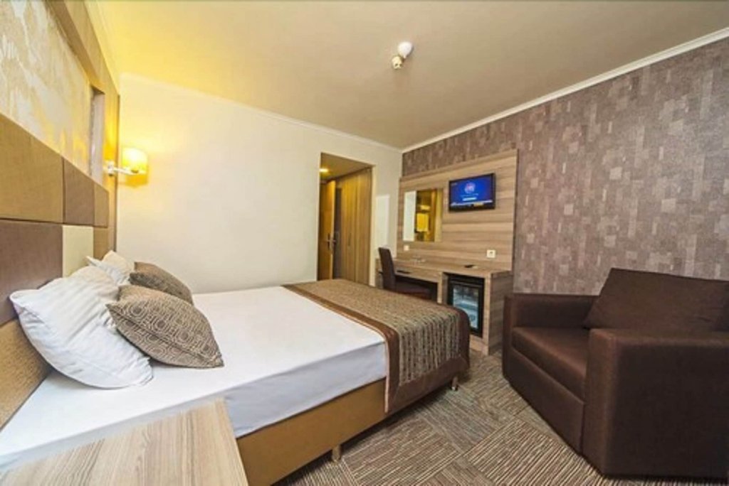 Pera Arya Hotel 5