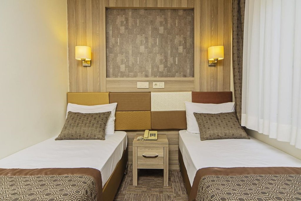 Pera Arya Hotel 9