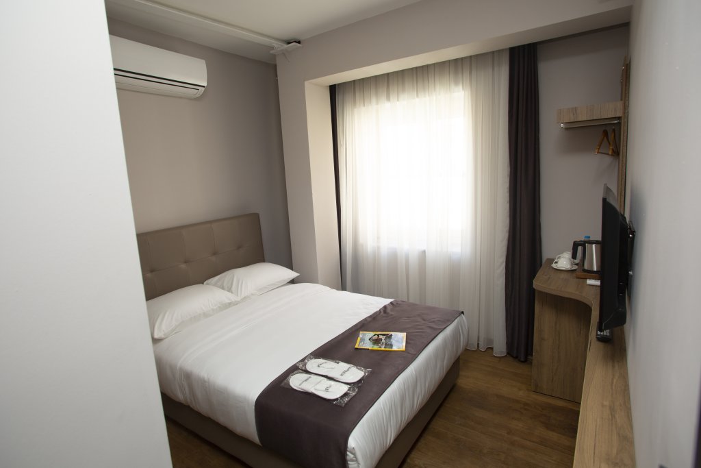 Jurnal Hotel 3
