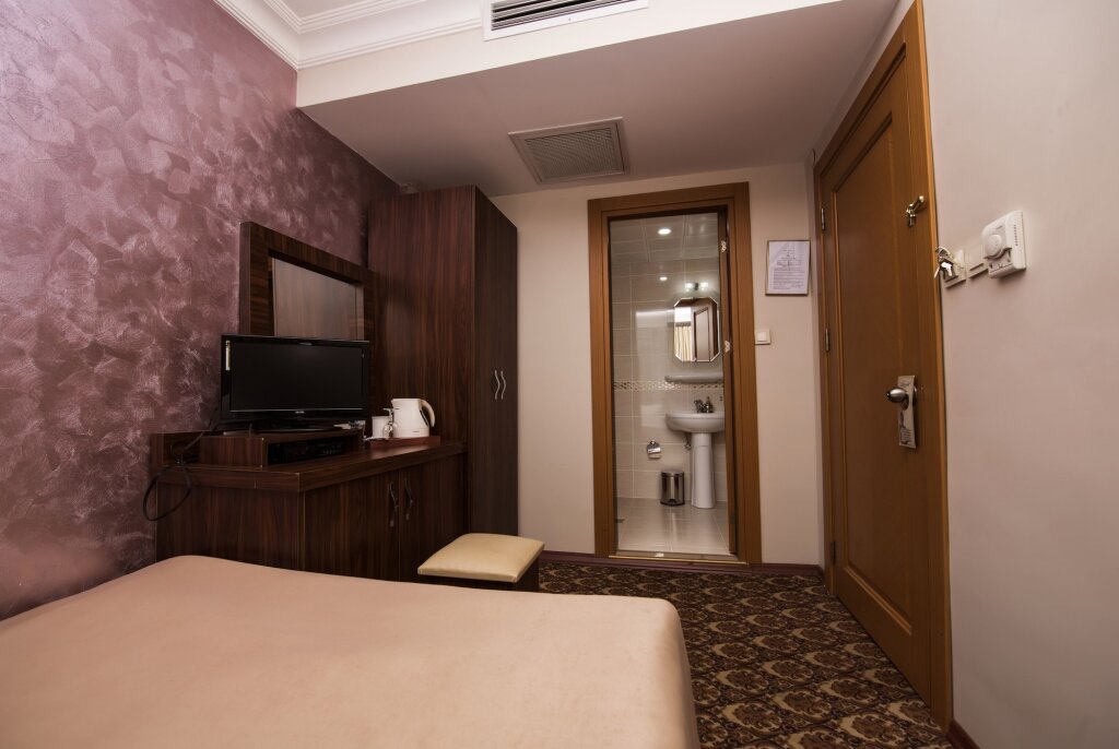 Elan Hotel 18