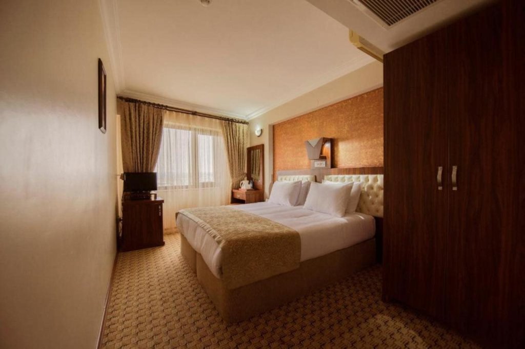 Elan Hotel 4