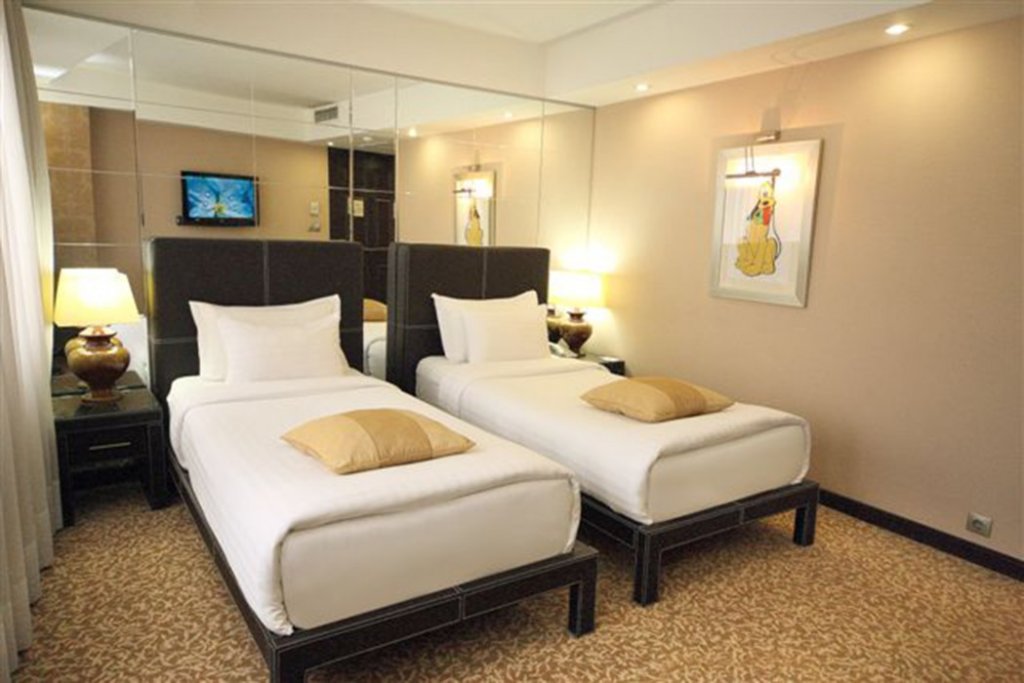 Cartoon Hotel 12