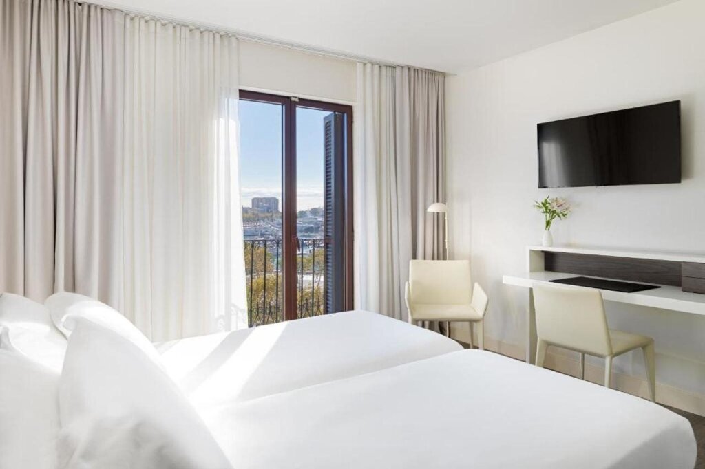 H10 Port Vell 4