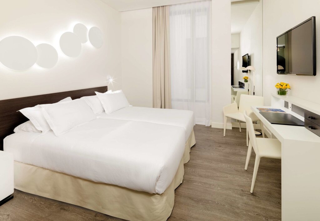 H10 Port Vell 7