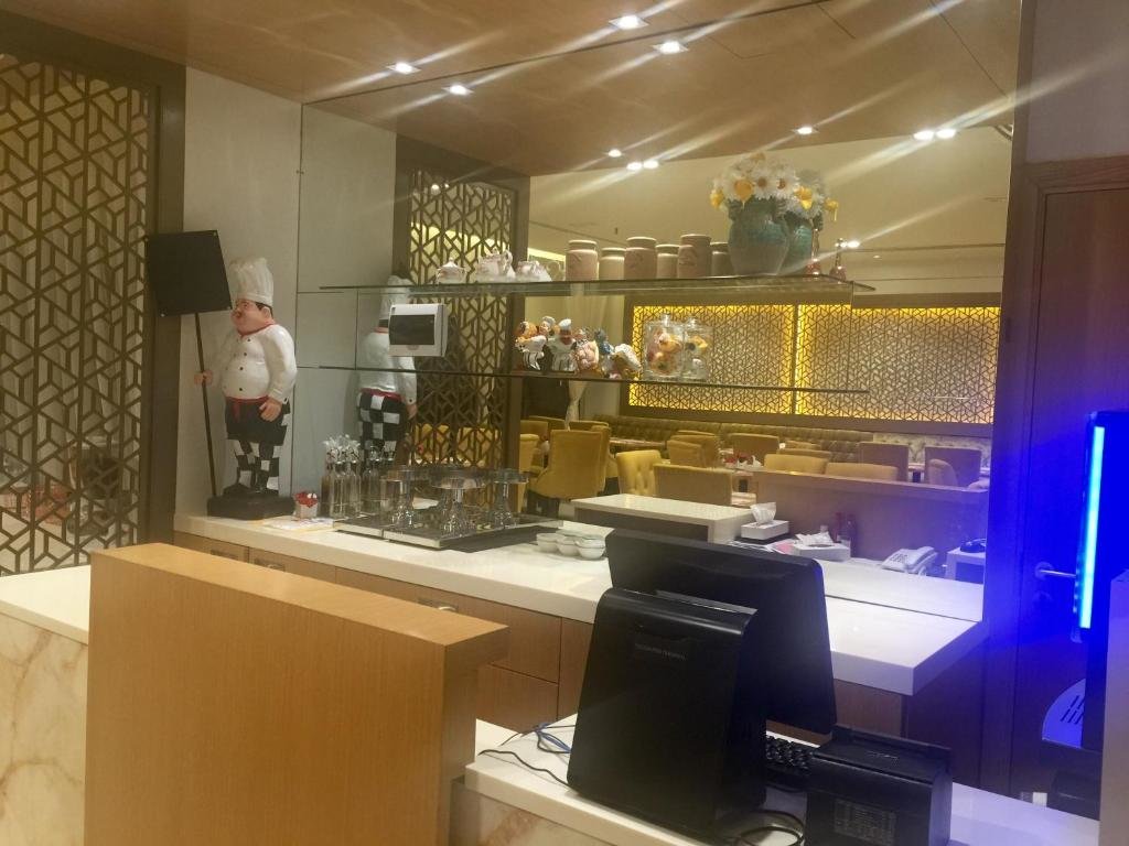 Royal Falcon Hotel 14