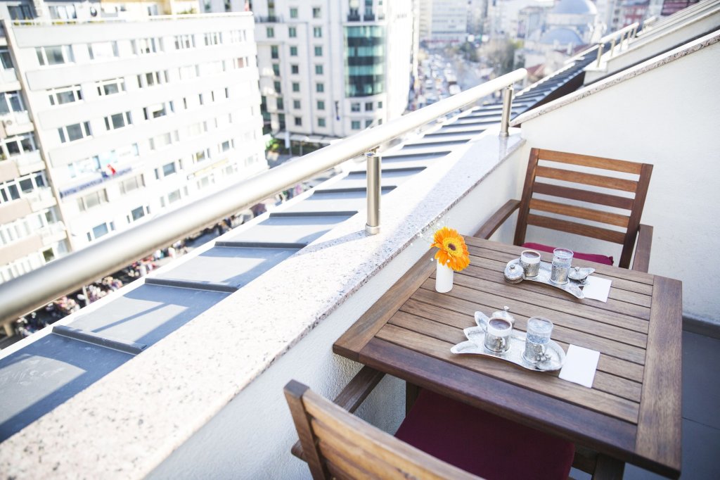 Grand Aras Hotel & Suites 9