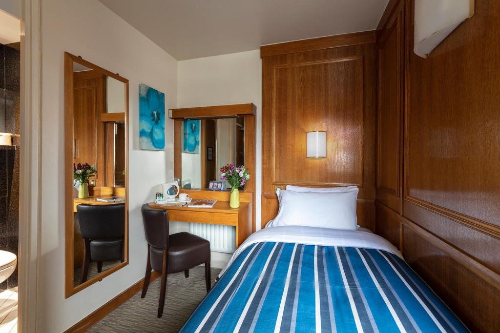 St Giles Hotel - London 13