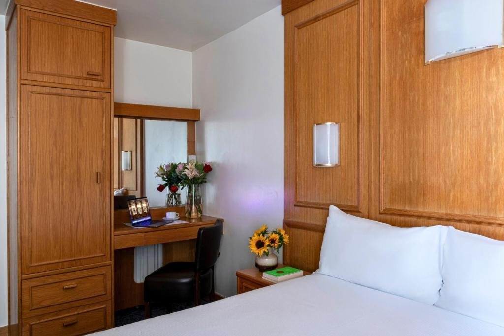 St Giles Hotel - London 17
