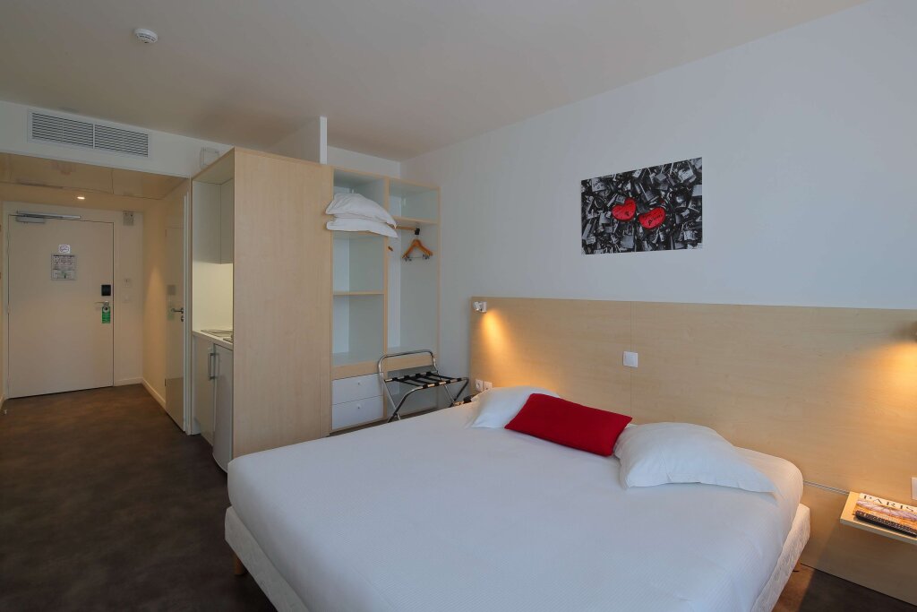 Hôtel Paris Saint-Ouen 1