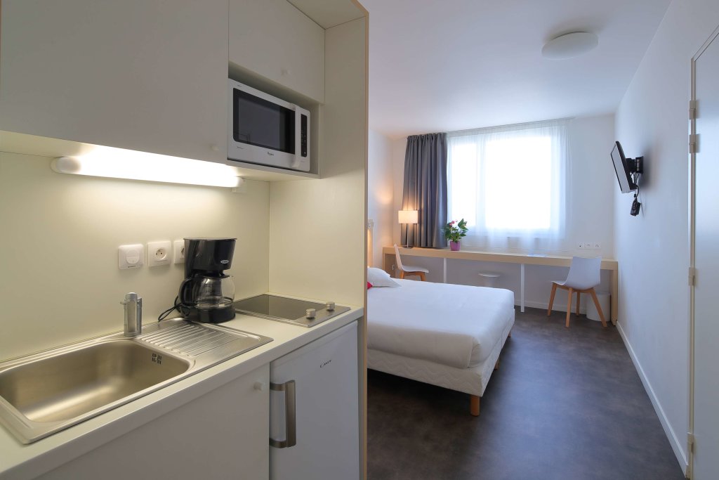 Hôtel Paris Saint-Ouen 10