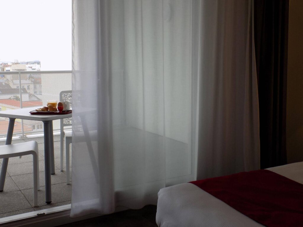 Hôtel Paris Saint-Ouen 18