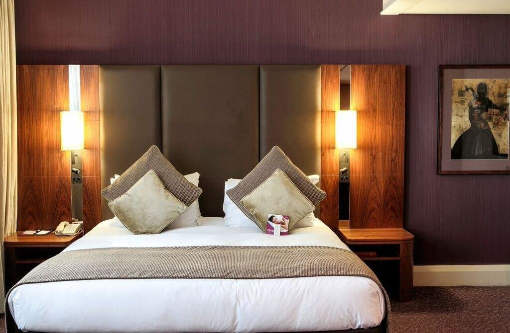 Crowne Plaza London Ealing, an IHG Hotel 12