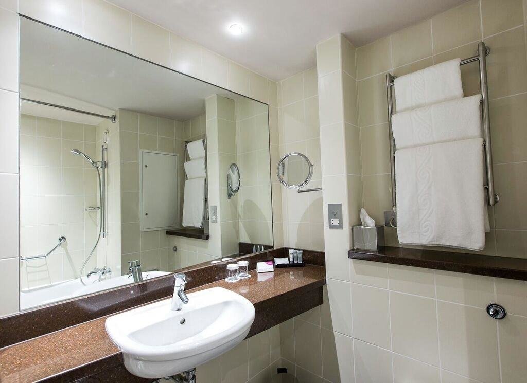 Crowne Plaza London Ealing, an IHG Hotel 19