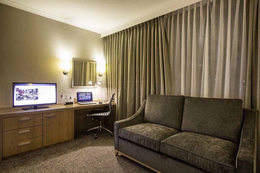 Crowne Plaza London Ealing, an IHG Hotel 6
