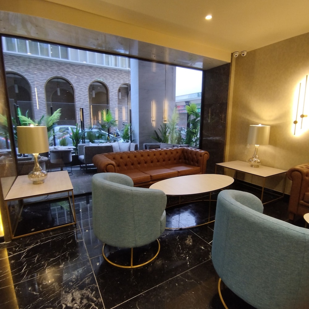 Leonardo Hotel Athens City Center 18