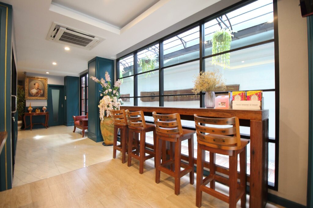 OYO 483 Pannee Hotel Khaosan 15
