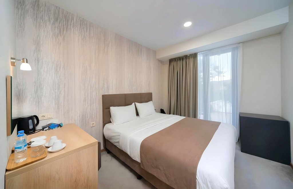 Brooch Hotel 21