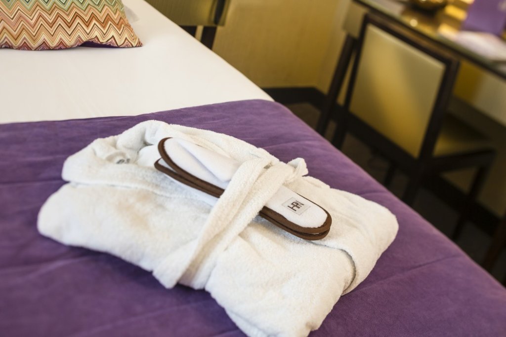 Hotel Paris Neuilly 14
