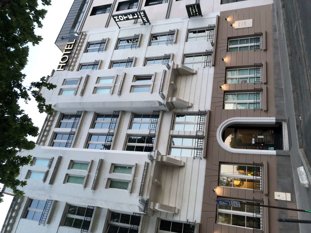 Hotel De La Jatte 12