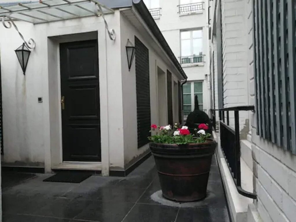 Hotel De La Jatte 15