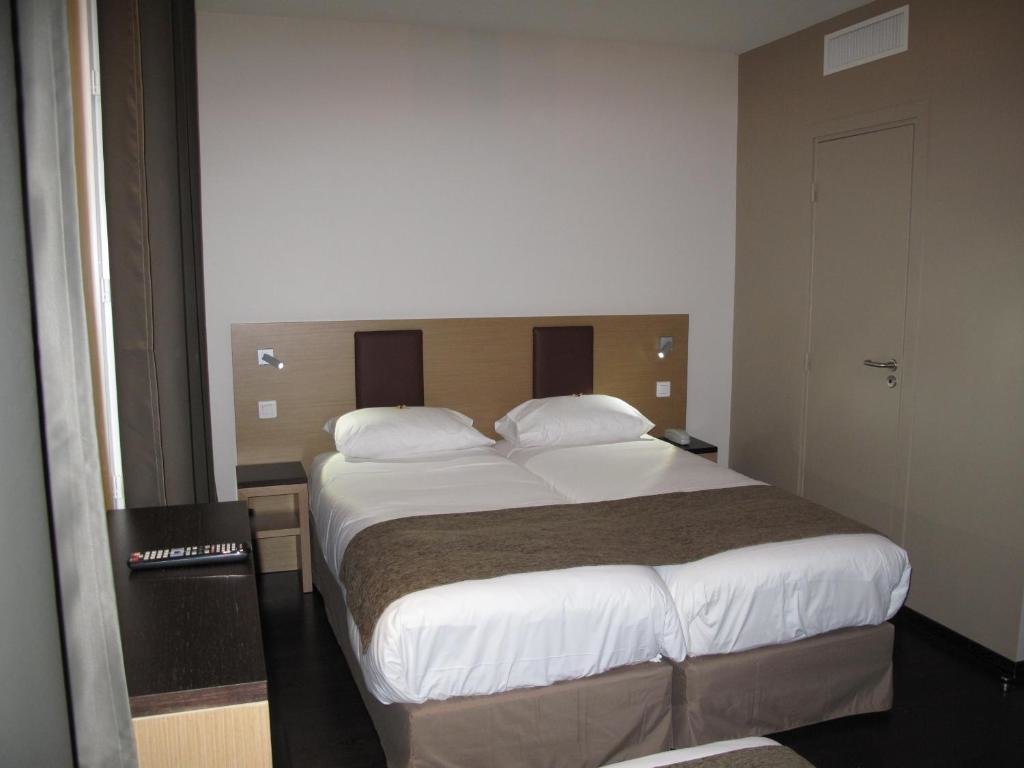 Source Hotel 8