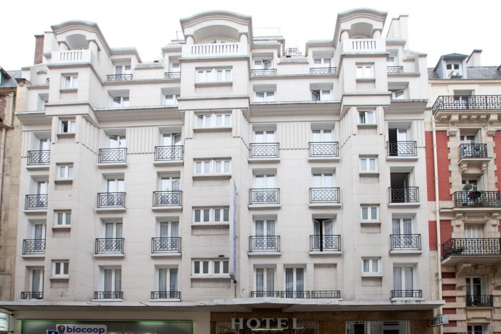 Hôtel Ambassadeur 19