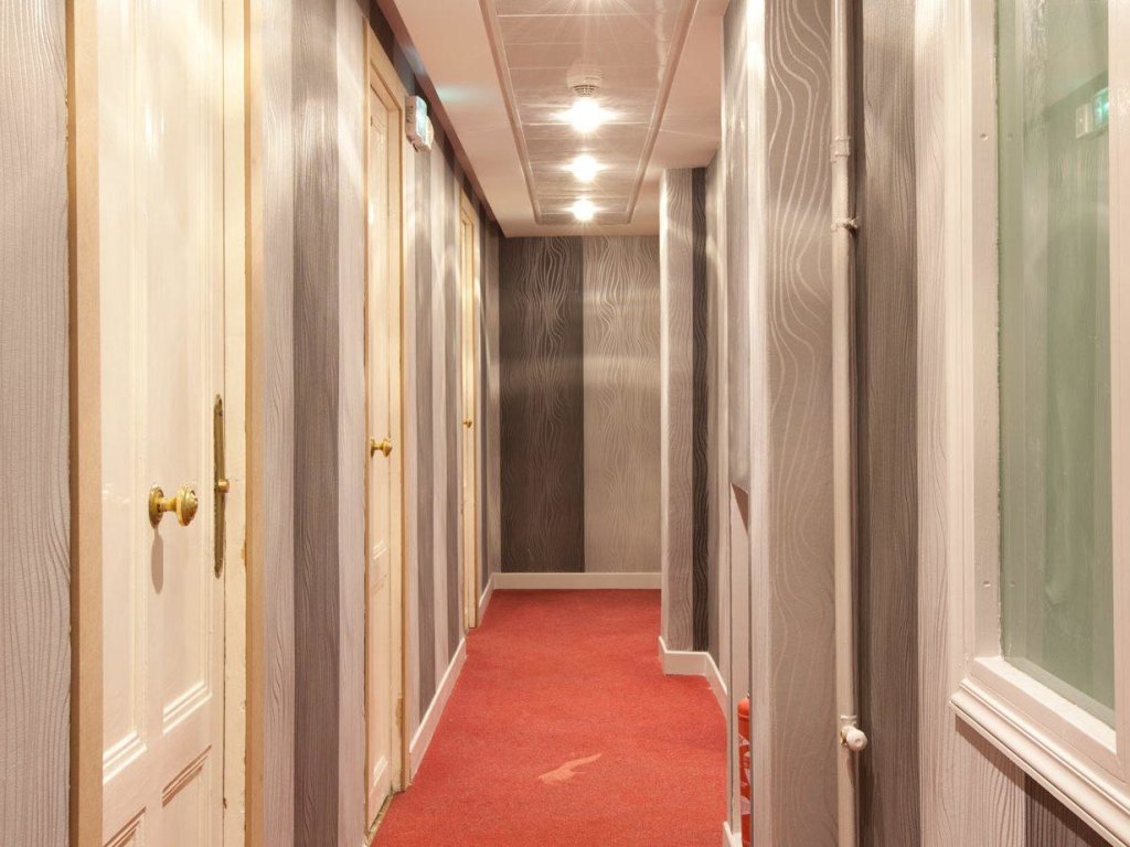 Hôtel Ambassadeur 24