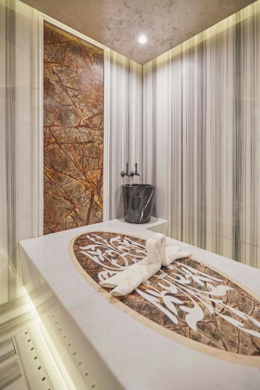 The Hubi Hotel 10