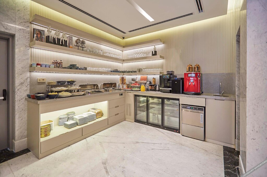 The Hubi Hotel 13