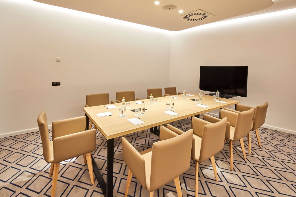 Hampton by Hilton Barcelona Fira Gran Via 22