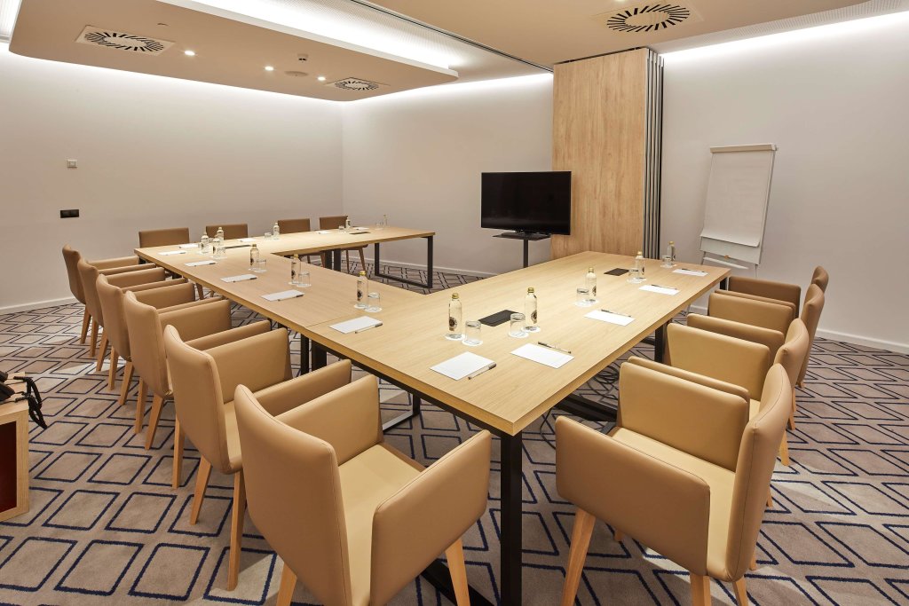 Hampton by Hilton Barcelona Fira Gran Via 23
