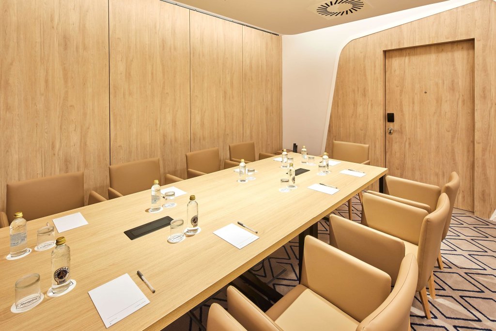 Hampton by Hilton Barcelona Fira Gran Via 9