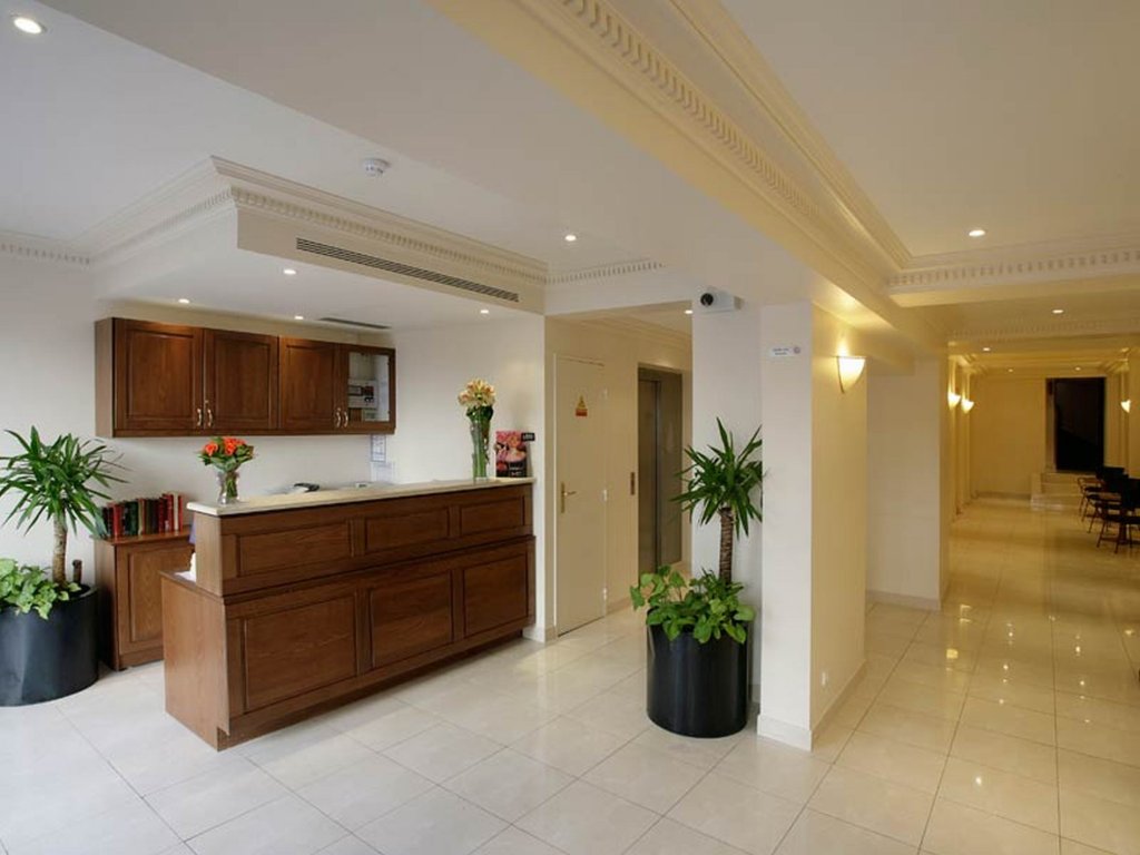 121 Paris Hotel 1