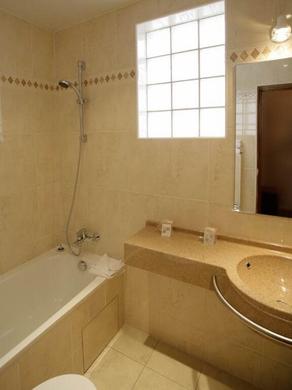 121 Paris Hotel 10