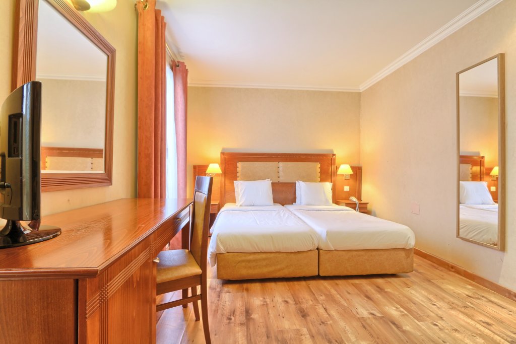 121 Paris Hotel 2