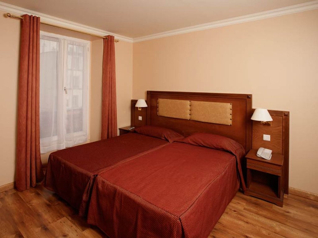 121 Paris Hotel 5