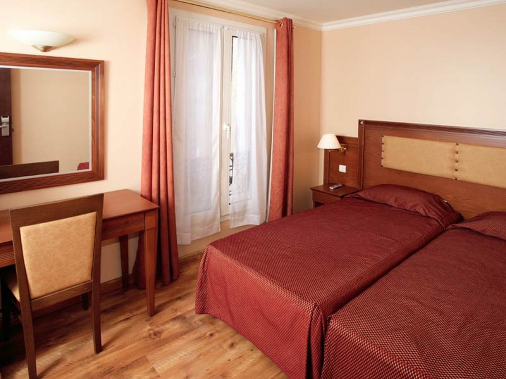 121 Paris Hotel 6