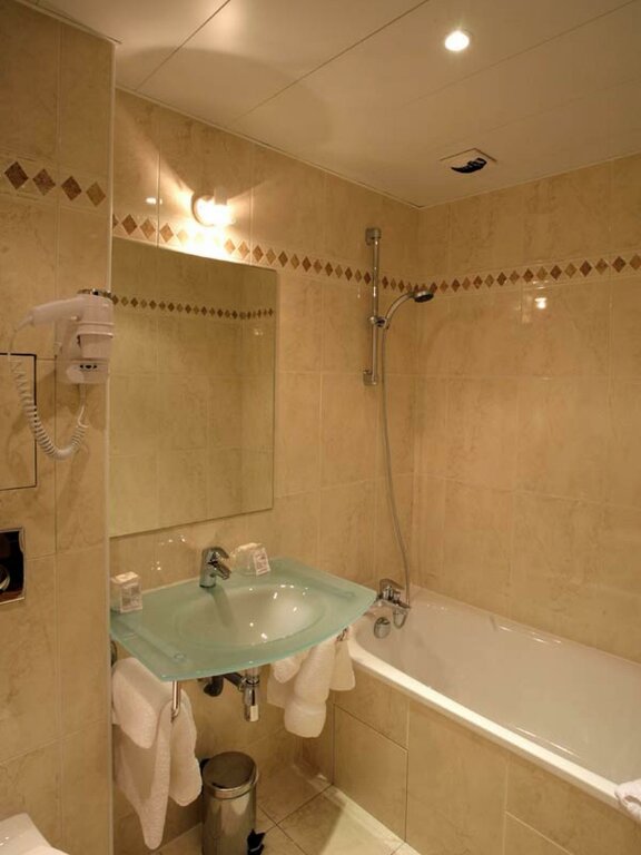 121 Paris Hotel 9