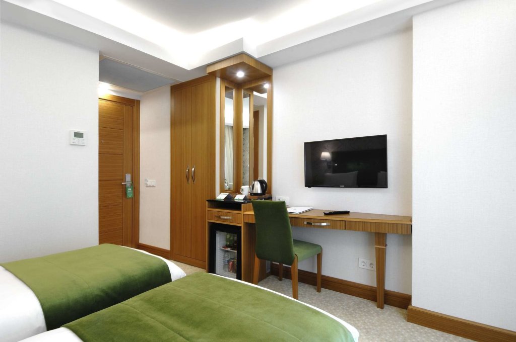 Bizim Otel 12