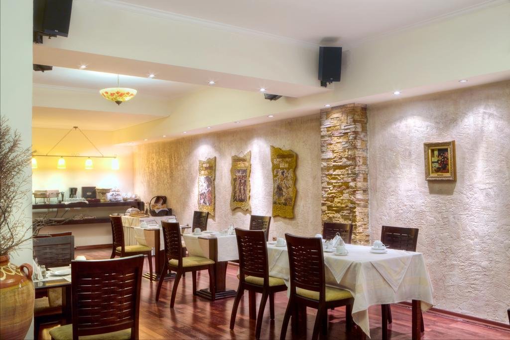 Nicola Hotel 13