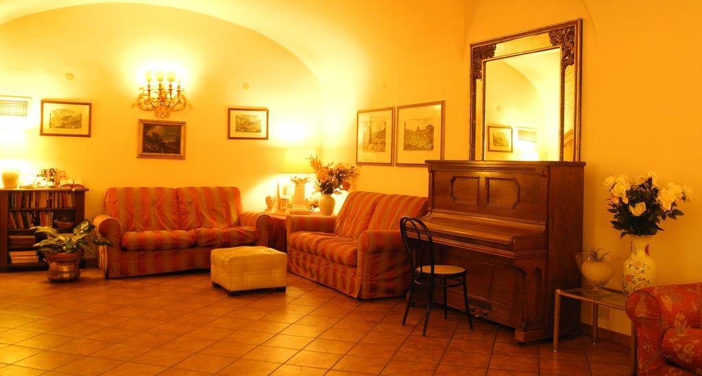 Hotel Corona 22