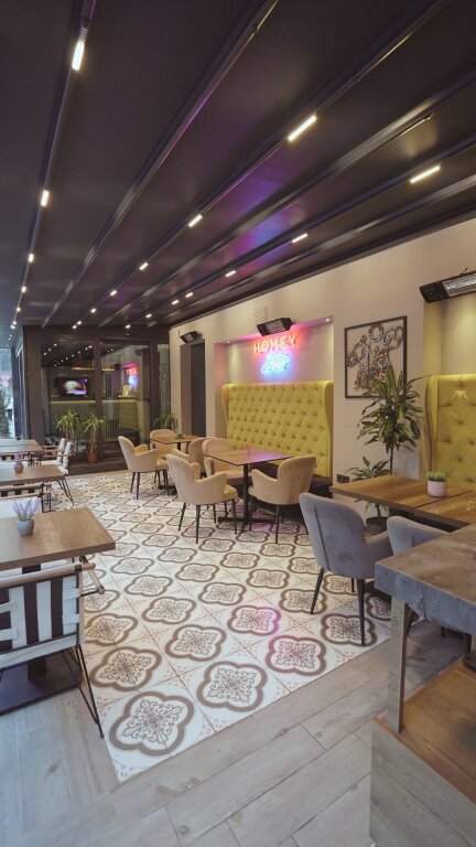 Homey Airport Hotel 4