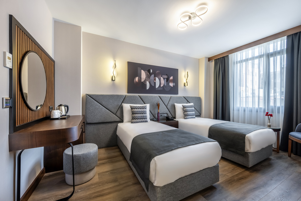 Bristol Hotel 17